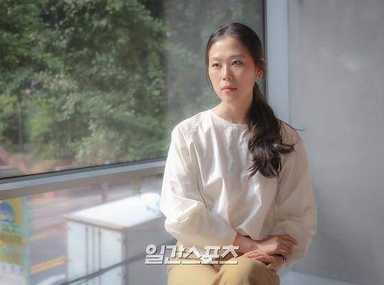 제56회 백상예술대상 영화 부문 여자 조연상을 수상한 배우 김새벽이 17일 오후 서울 마포구 서교동 jtbc play에서 일간스포츠와 취중 인터뷰를 가졌다. 박세완 기자 park.sewan@jtbc.co.kr / 2020.07.17/