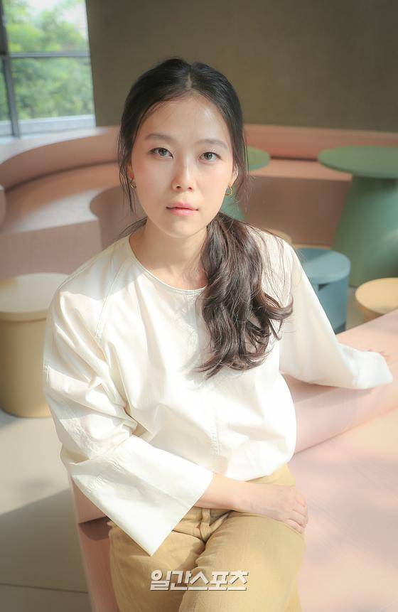 제56회 백상예술대상 영화 부문 여자 조연상을 수상한 배우 김새벽이 17일 오후 서울 마포구 서교동 jtbc play에서 일간스포츠와 취중 인터뷰를 가졌다. 박세완 기자 park.sewan@jtbc.co.kr / 2020.07.17/