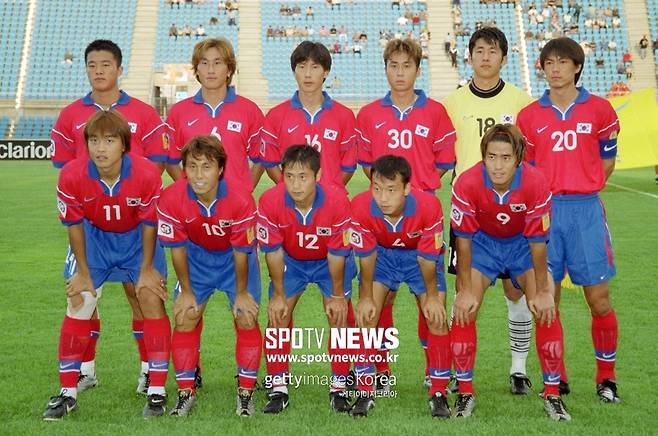 ▲ 2000년 아시안컵 중국전에 나선 김용대(오른쪽 뒤에서 두 번째)