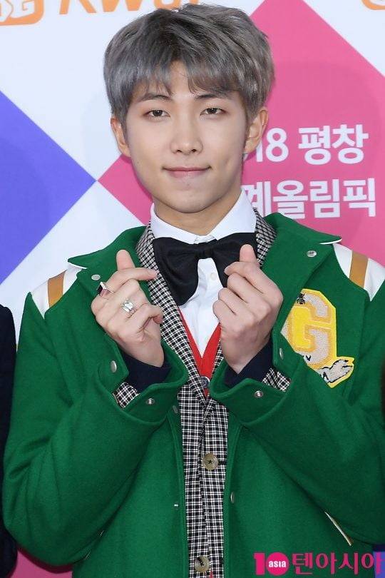 방탄소년단 RM '하트와 미소에 녹는다'
