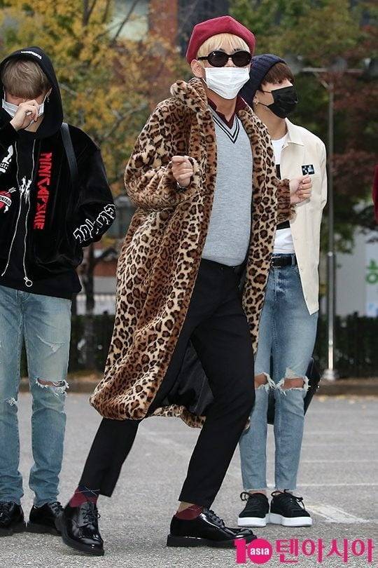 방탄소년단 뷔 '한 번 더 힐링타임~'