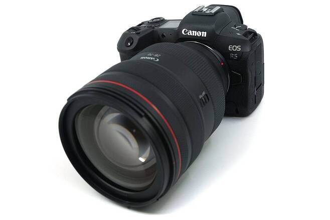 캐논의 플래그십 풀프레임 미러리스 카메라, EOS R5.