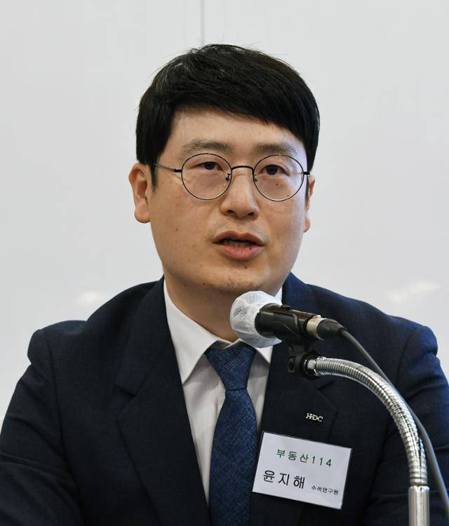 한국일보 주최로 '문재인 정부 부동산 정책, 진단과 해법' 관련 경제 토론회가 열린 25일 서울 중구 대한상공회의소 중회의실에서 윤지해 부동산114 수석연구원 발언하고 있다. 홍인기 기자