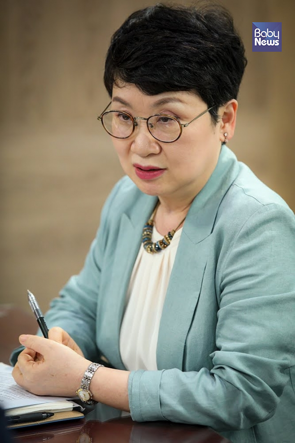 윤혜미 아동권리보장원 원장은 우리나라 아동의 현실과 관련해 "아이들이 하고 싶은 것과 아이들이 생각하는 것들이 존중받아야하는데 많은 부모님들이 사랑한다고 하면서 아이를 통제하고, 학교와 사회에서도 통제하고 있다"이라고 진단했다. 최대성 기자 ⓒ베이비뉴스