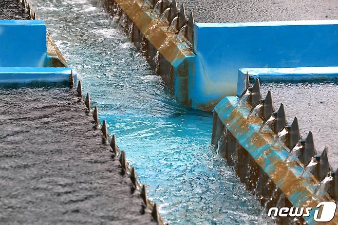 '수돗물 유충' 사태가 시작된 인천 공촌정수장의 모습. 2020.7.22/뉴스1 © News1 정진욱 기자