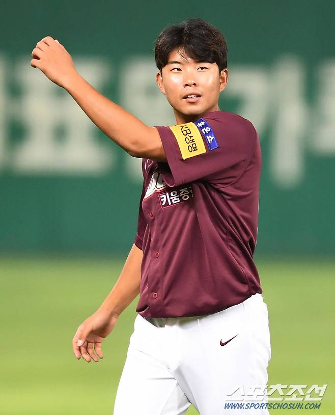 2020년 7월 17일 인천에서 열린 SK와 경기에서 첫 1군에 콜업 된 송우현.

앞으로도 밝은 미래가 펼쳐지길 기대해본다.