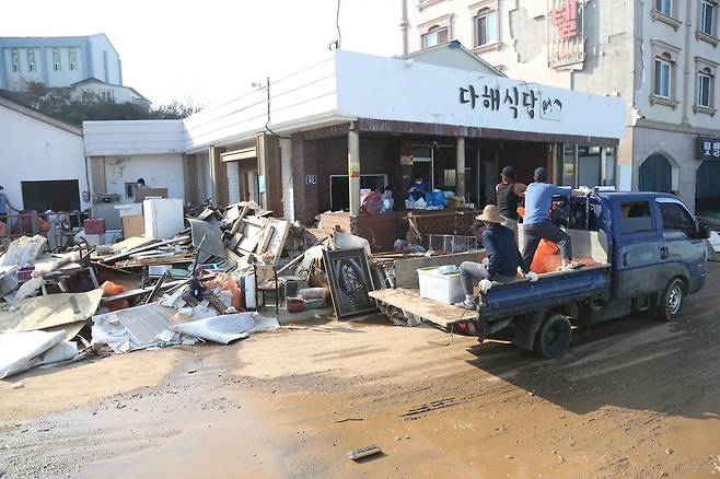 침수 피해 난 상가 [촬영 손대성]