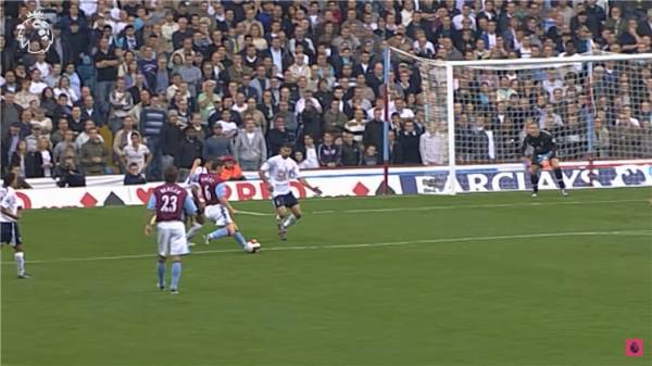 2006/07시즌 토트넘 핫스퍼전에서 환상적인 감아차기로 득점하는 배리