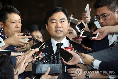 진경준 전 검사장의 '주식 대박' 의혹 사건도 특임검사가 도입됐다. 연합뉴스