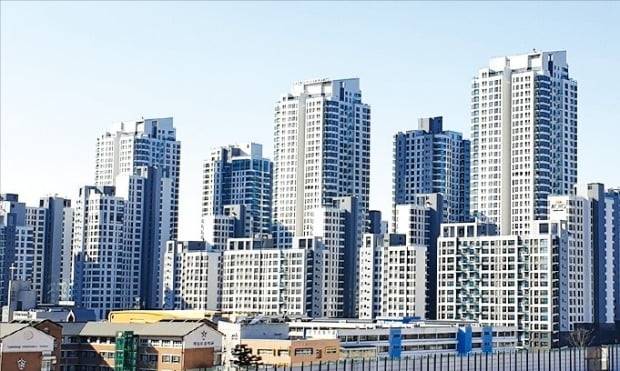 서울 한강변 신축을 대표하는 단지로 꼽히는 반포동 아크로리버파크. 소형에서 전셋값이 하락했다. (자료 한경DB )
