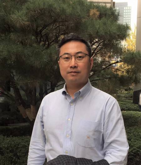 김태순 신테카바이오 대표는 "파이가 줄어드는 수축사회에는 기존과 같은 개발과 마케팅으로 생존하기 어렵다"며 "바이오 제약 분야에서도 환자 자신에게 딱 맞는 정밀의학이 필수가 될 것"이라고 말했다. 윤신영 기자