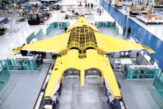 방위사업청은 지난 3일 한국항공우주산업(KAI) 공장에서 한국형 차세대 전투기(KF-X) 시제기 최종 조립에 돌입한다고 밝혔다. [방위사업청 제공]