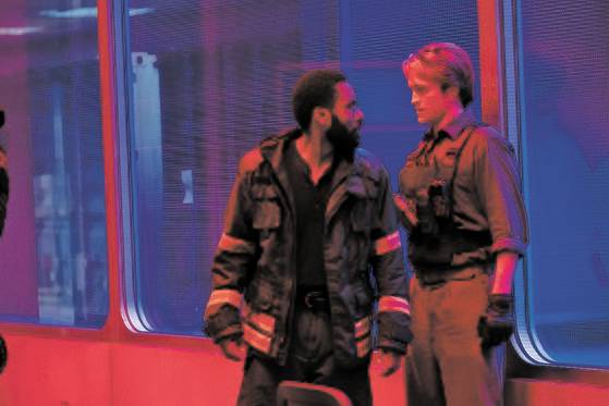 크리스토퍼 놀런 감독의 SF 첩보물 '테넷'. 한국에선 미국, 중국보다 빠른 지난달 26일 개봉해 100만 관객을 넘어섰다. [사진 워너브러더스 코리아]