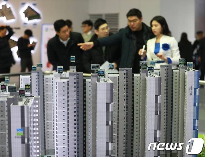 인천 검단신도시의 한 분양아파트 모델하우스 전경. 기사 내용과는 관계없음.(뉴스1 자료사진) © News1 정진욱 기자