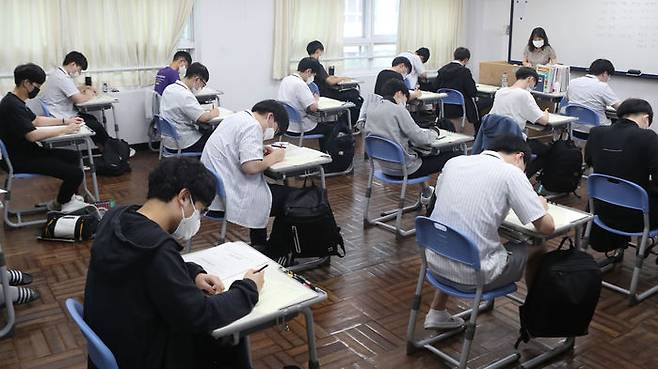 마스크 착용하고 수능 모의평가