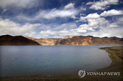 중국과 인도의 국경지대 분쟁지인 라다크 지역 판공호수. [AP=연합뉴스]