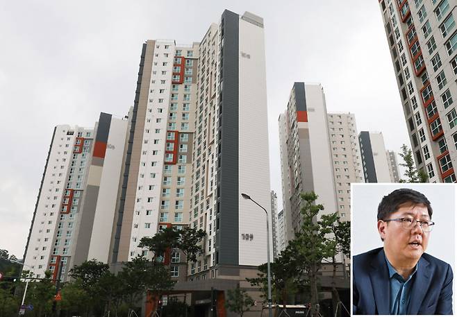 김홍걸&nbsp;무소속 의원(왼쪽)이 차남에게 증여한 강남구 일원동 래미안 개포 루체하임 단지 ⓒ시사저널 박정훈·이종현