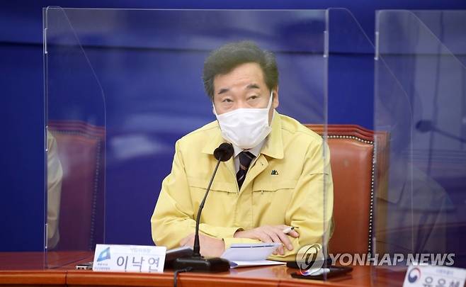 코로나19 국난극복위원회에서 발언하는 이낙연 대표 (서울=연합뉴스) 하사헌 기자 = 더불어민주당 이낙연 대표가 22일 서울 여의도 국회에서 열린 민주당 코로나19 국난극복위원회 3차 전체회의에서 발언하고 있다. 2020.9.22 zjin@yna.co.kr