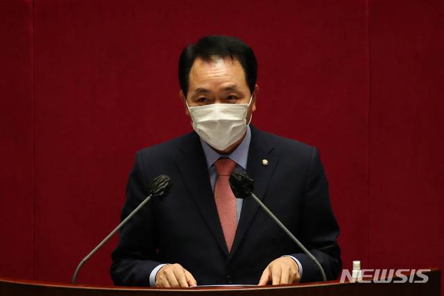 [서울=뉴시스] 최동준 기자 = 국민의힘 성일종 의원이 15일 오후 국회에서 열린 외교·통일·안보 분야 대정부질문에서 마무리 발언을 하고 있다. (공동취재사진) 2020.09.15.photo@newsis.com