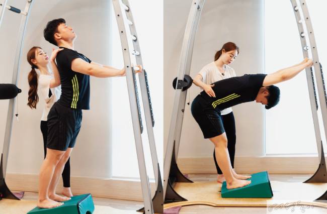 아치 웨이를 이용한 아치 & 컬 동작.