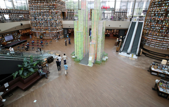 Starfield Library in Coex in Gangnam District, southern Seoul, is unusually empty on Aug. 31. [YONHAP]