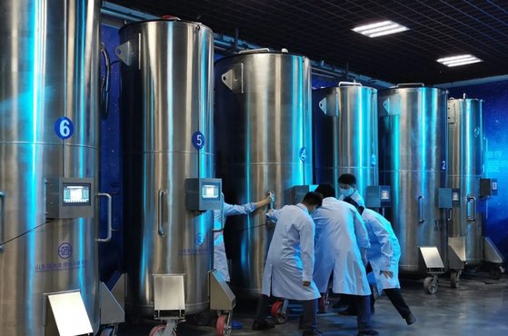 중국 산둥성 인펑 생명연구소에 냉동보존 시신이 보관돼있는 액체질소 용기. [인펑연구소]