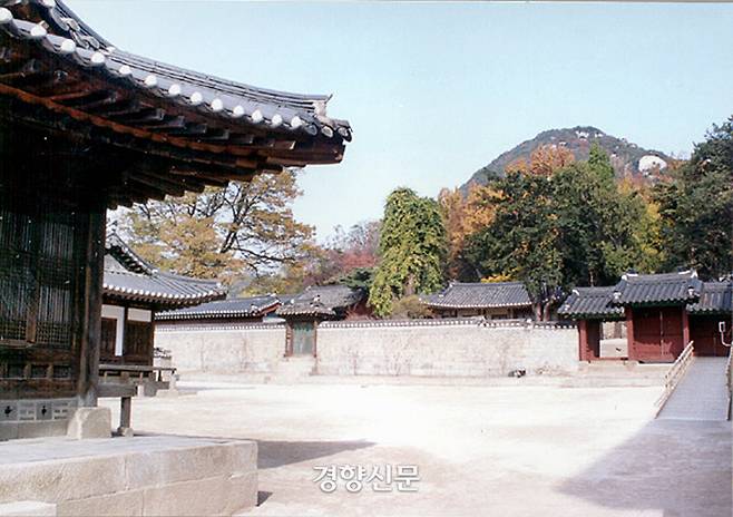 임금을 낳았지만 왕비가 되지못한 조선의 후궁 7명 신위를 모신 칠궁. 이곳에 경종을 낳은 희빈 장씨와 영조를 낳은 숙빈 최씨를 나란히 모셨다.