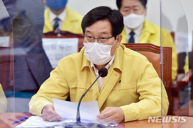 [서울=뉴시스]배훈식 기자 = 더불어민주당 신동근 최고위원이 9일 오전 국회에서 열린 당 최고위원회의에서 발언하고 있다. 2020.09.09. photo@newsis.com