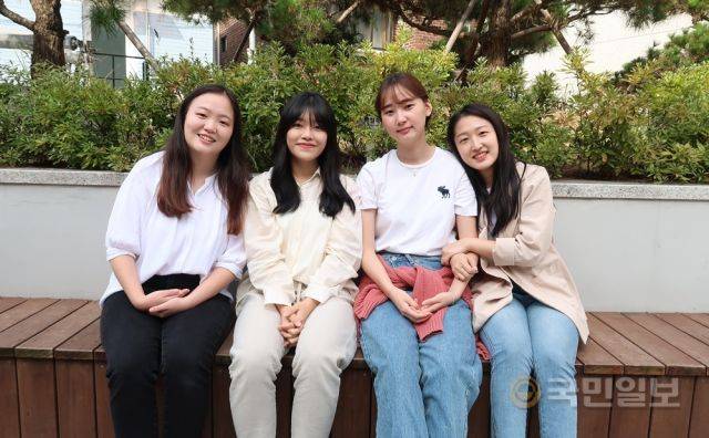 왼쪽부터 진경씨, 다현씨, 수진씨, 유빈씨다. 인터뷰 내내 활기찬 그들은 영락없는 20대 초반 청년이었다. 그러다가도 끌림의 미래를 이야기할 때 만큼은 무척 진지했다. 최민석·김다영 기자