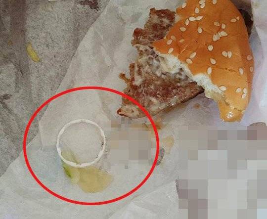 음식에서 나온 이물질 자료 사진. *기사내용과 직접적인 관련 없습니다. 연합뉴스