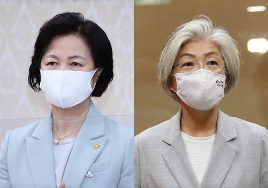 추미애 법무부 장관(왼쪽 사진)과 강경화 외교부 장관. 연합뉴스