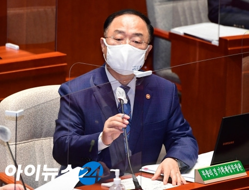 홍남기 경제부총리 겸 기획재정부 장관 [사진=정소희기자]