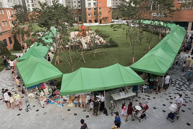 정기적으로 열리는 ‘별빛장터’. 주민들끼리 필요한 걸 서로 나눈다. 위스테이별내사회적협동조합 제공