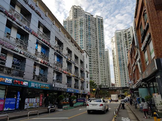서울 강남구 대치동 래미안대치팰리스 단지 앞의 모습. [헤럴드경제DB]