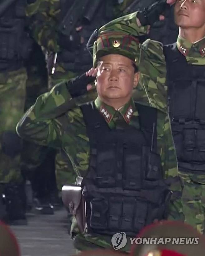 열병식서 국무위 경위국 종대 이끄는 김철규 상장 (서울=연합뉴스) 북한이 지난 10일 개최한 노동당 창건 75주년 기념 열병식에서 김철규 상장이 국무위원회 경위국 종대를 이끌고 있다. [조선중앙TV 화면] 2020.10.11       [국내에서만 사용가능. 재배포 금지. For Use Only in the Republic of Korea. No Redistribution]    nkphoto@yna.co.kr