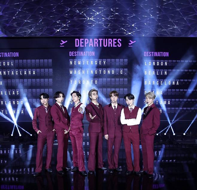 ‘2020 빌보드 뮤직 어워드’에서 4년 연속 ‘톱 소셜 아티스트’ 상을 받은 방탄소년단(BTS). 빅히트엔터테인먼트 제공