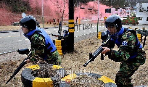 시가지 훈련 중인 예비군들. 세계일보 자료사진