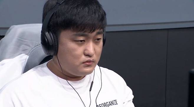 8강 A조 1세트를 준비하는 이영호(사진=ASL 생방송 캡처)