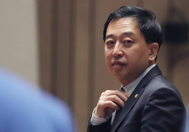 고위공직자범죄수사처 설치법안에 기권표를 행사했다는 이유로 당의 징계 처분을 받았던 더불어민주당 금태섭 전 의원이 21일 탈당을 선언했다. 사진은 지난 2월 18일 의원총회에 참석한 금태섭 전 의원.(사진=연합뉴스)