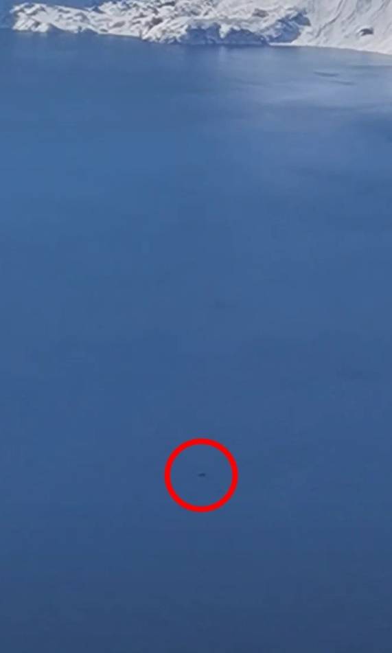 백두산 천지에 괴물이? [더우인 캡처. 재판매 및 DB 금지]