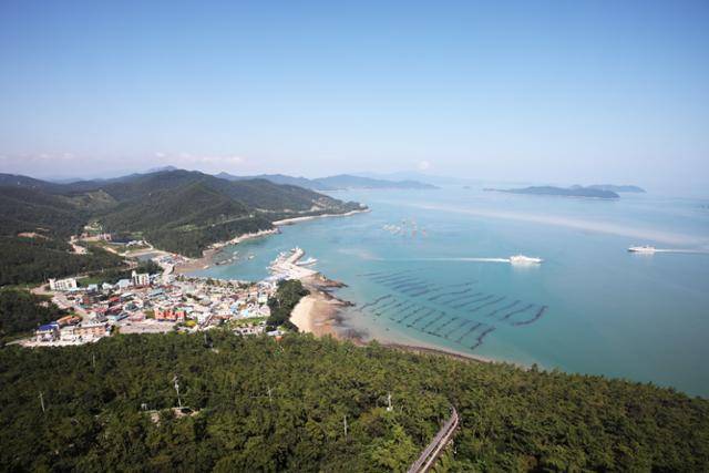 땅끝전망대에서 바라본 땅끝마을과 바다 풍경. 주변 섬들과 어우러져 어디를 둘러봐도 그림이다. ⓒ박준규