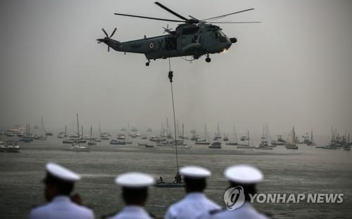 훈련 중인 인도 해군 [EPA=연합뉴스 자료사진]