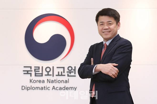 김준형 국립외교원장이 21일 오후 서울 서초구 양재동 국립외교원에서 이데일리와 인터뷰를 하고 있다.[이데일리 이영훈 기자]