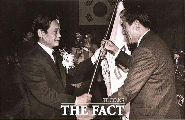 1987년 회장에 취임한 이건희 회장(왼쪽). /삼성전자 제공