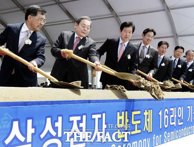 2010년 16라인 반도체 기공식 참석한 이건희 회장의 모습. /삼성전자 제공