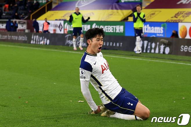 번리와의 EPL 6라운드에서 헤딩 결승골을 터뜨린 손흥민. © AFP=뉴스1