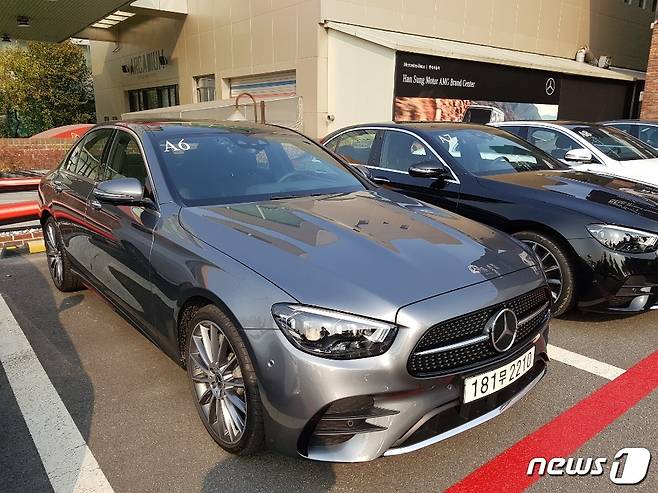 더 뉴 메르세데스-벤츠 E 350 4MATIC AMG' 모델© 뉴스1 김민석 기자