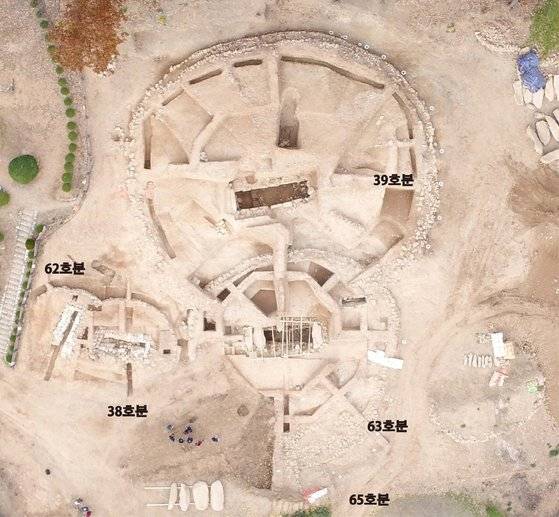 '창녕 교동과 송현동 고분군'(사적 제514호) 63호분 및 주변 고분. [사진 국립가야문화재연구소]