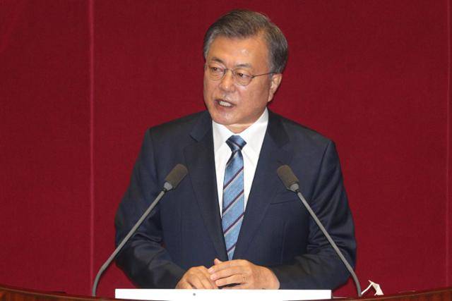 문재인 대통령이 28일 오전 서울 여의도 국회 본회의장에서 2021년도 예산안 시정연설을 하고 있다. 오대근 기자