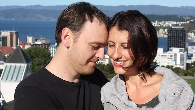 변호사 맷 비커스는 5년 전 세상을 떠난 아내 레크레티아 실즈와 함께 지난 10년 가까이 조력 자살을 법적으로 허용해야 한다고 캠페인을 벌여왔다